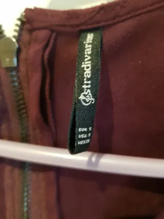 Vestido granate Stradivarius antelina