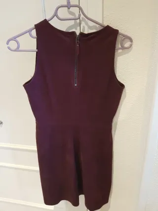 Vestido granate Stradivarius antelina