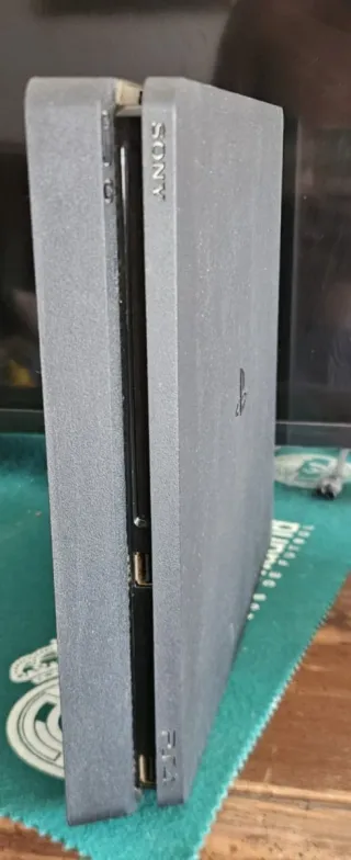 Consola PS4 Blanca + 2 Mandos, 1 original