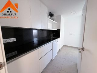 Piso en alquiler en Colores - Entreparques en Sevilla