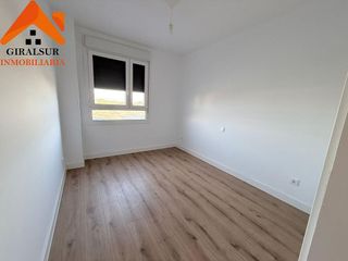 Piso en alquiler en Colores - Entreparques en Sevilla