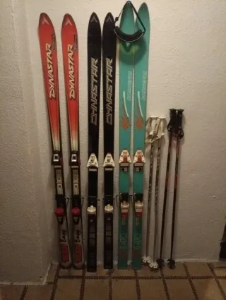 Esquís + bastones + botas + gafas