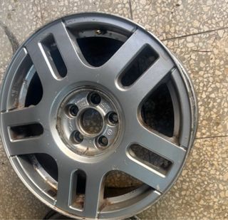 1 Cerchio in lega Golf 4 ottime condizioni