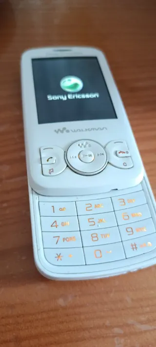 Teléfono Sony Ericsson Walkman Beige