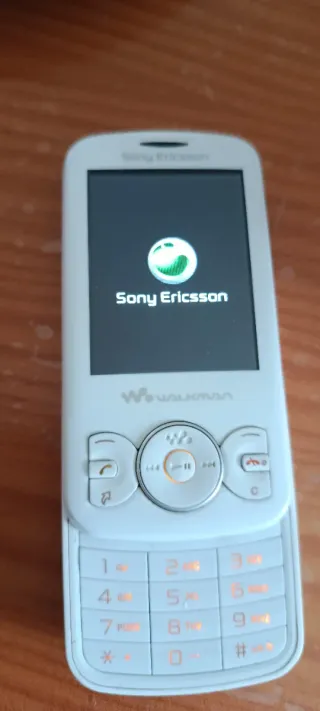 Teléfono Sony Ericsson Walkman Beige