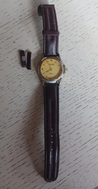 Reloj Medal Quartz Vintage Holograma