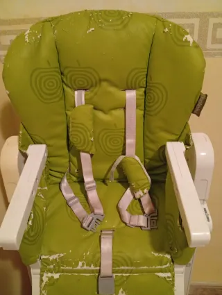 Trona bebé Marca inglesina. Color verde.