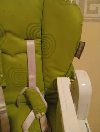 Trona bebé Marca inglesina. Color verde.