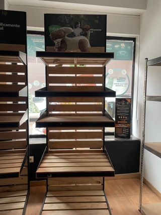 Expositor madera y metal