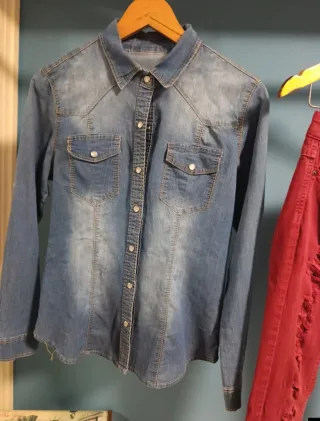 Conjunto Camisa Vaquera y Pantalón Burdeos