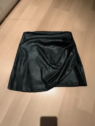 Falda Valentina negra drapeada