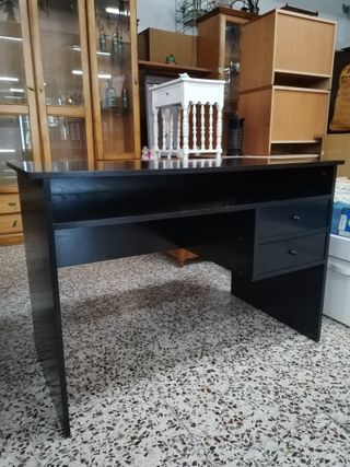 ESCRITORIO DE MADERA NEGRO