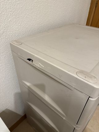 Cajonera de plástico beige y gris