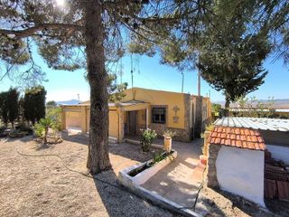 Chalet en venta en Yecla