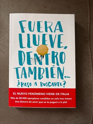 Fuera llueve, dentro también. ¿Paso a buscarte?