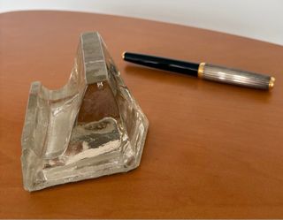 Soporte antiguo para plumas de cristal