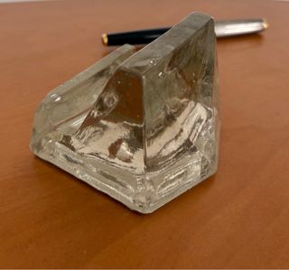 Soporte antiguo para plumas de cristal