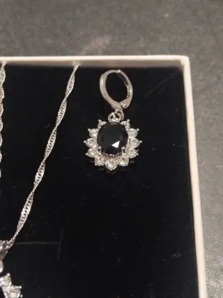 Conjunto Plata Pendientes y Colgante Negro