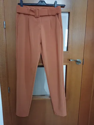Pantalón marrón M con cinturón