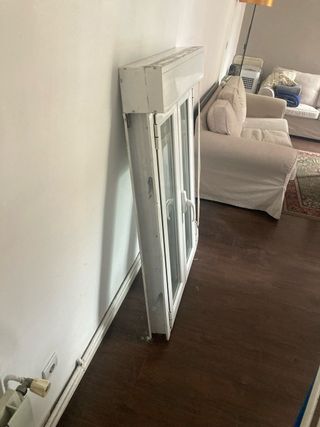 Ventana pvc blanca oscilobatiente con persiana