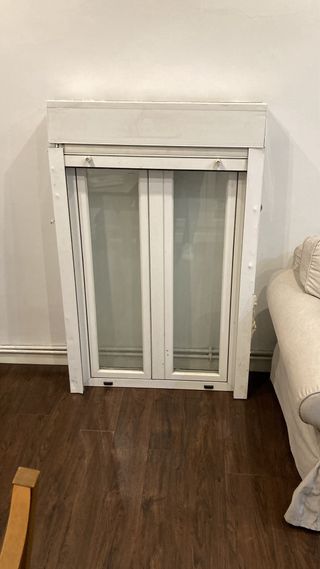 Ventana pvc blanca oscilobatiente con persiana