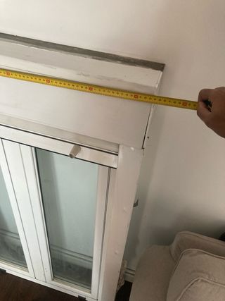 Ventana pvc blanca oscilobatiente con persiana