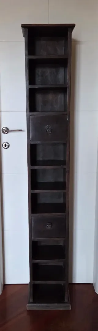 Porta CD in legno scuro