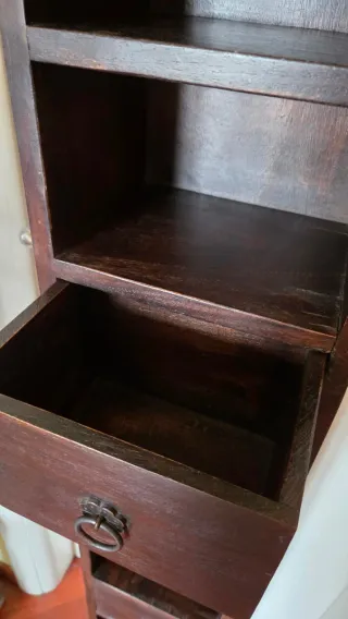 Porta CD in legno scuro