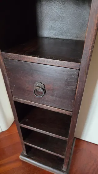 Porta CD in legno scuro