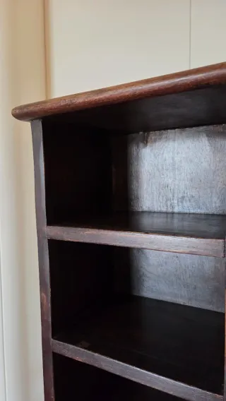 Porta CD in legno scuro