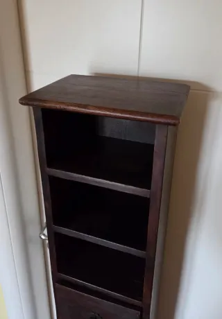 Porta CD in legno scuro