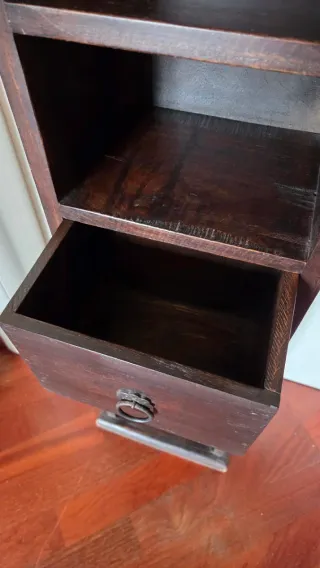 Porta CD in legno scuro