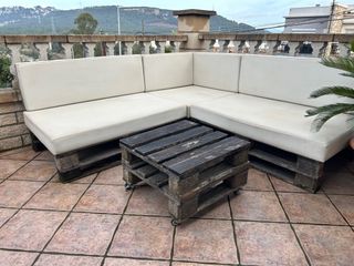 Sofá de Palets con Mesa Centro