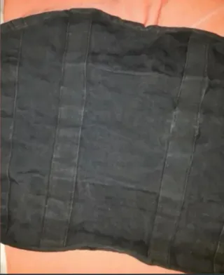 Muy antiguas. Corsé negro y braguitas de ganchillo