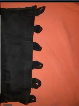 Muy antiguas. Corsé negro y braguitas de ganchillo