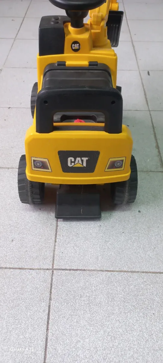 Excavadora infantil CAT