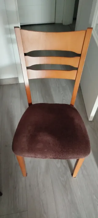 Mesa de comedor y 4 sillas