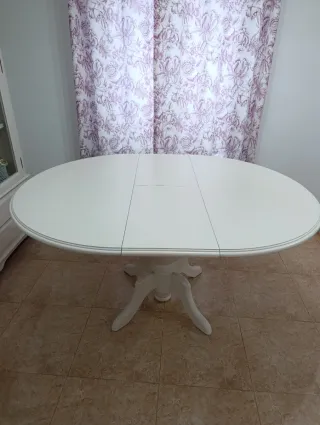 Mesa redonda blanca extensible con tapa de cristal