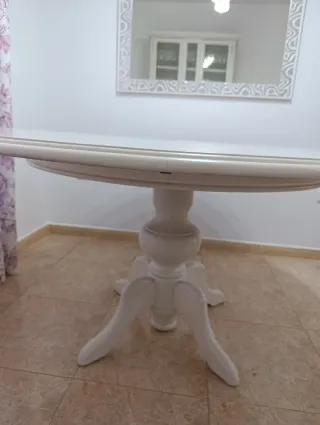 Mesa redonda blanca extensible con tapa de cristal