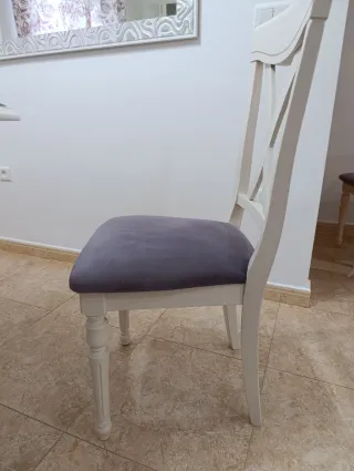 Mesa redonda blanca extensible con tapa de cristal