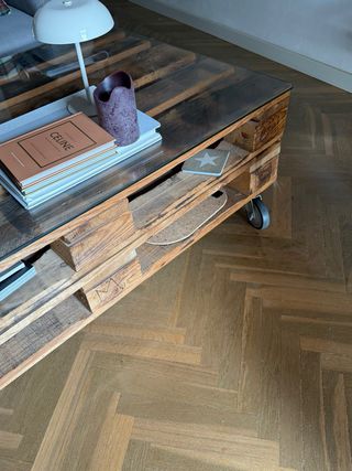 Mesa de centro industrial de palets con cristal