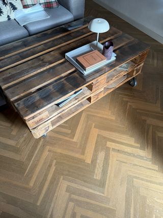 Mesa de centro industrial de palets con cristal