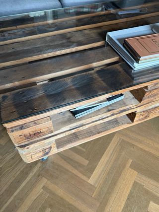 Mesa de centro industrial de palets con cristal