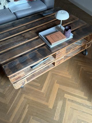 Mesa de centro industrial de palets con cristal