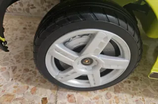 Coche correpasillos Lamborghini amarillo