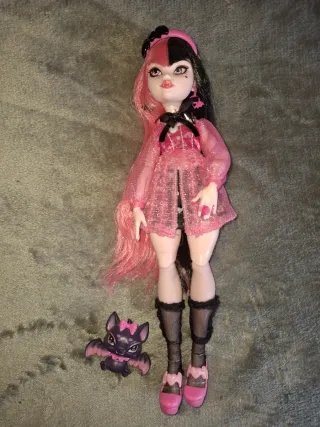Muñeca Monster High Draculaura con murciélago