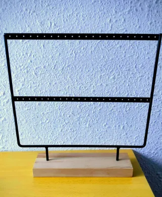 Expositor de pendientes con base madera