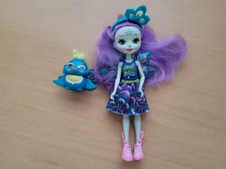 Muñeca Enchantimals con pájaro azul