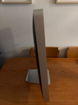 iMac 21,5” antiguo. Para revisar, piezas o decorar