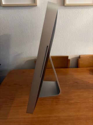 iMac 21,5” antiguo. Para revisar, piezas o decorar